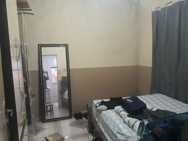 Vendo lote com casa nos fundos e construção na frente - Foto 5