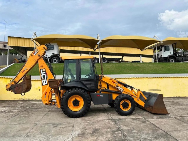 Retroescavadeira JCB 4×4 Cabinada ano 2013 - Foto 3