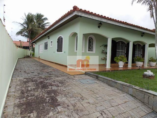 Casa à venda em peruíbe, a 250m da praia..