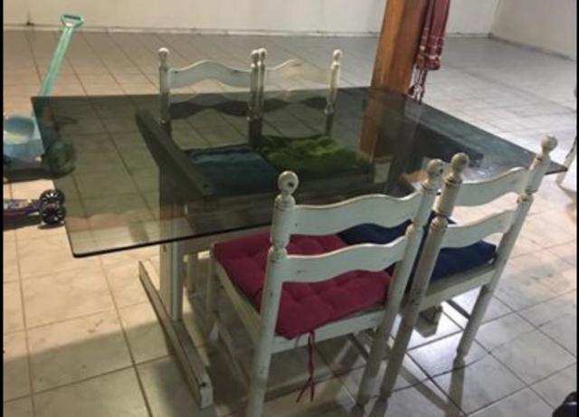 Mesa com tampo de vidro (1,60) e base em madeira laqueada - Foto 3