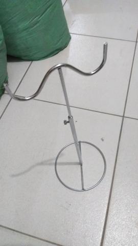 Suporte Para bolsa e expositor de roupa - Foto 2