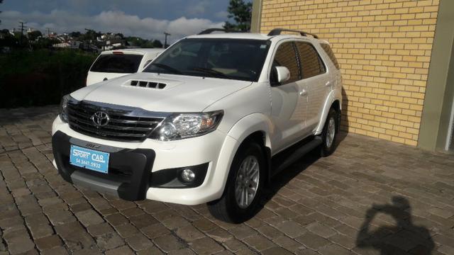 Toyota hilux sw4 srv 4x4 ano 2013 07 lugares aut valor: 130.000,00 - Foto 12