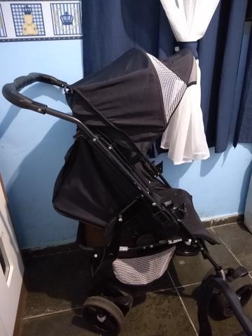 Vendo carrinho de bebê. Valor 400,00