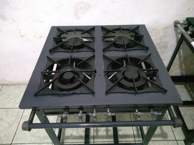 Vendo fogão industrial 4 bocas