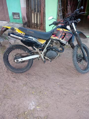 Vende-se moto Honda xr 200