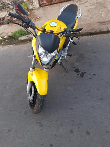 Vendo Moto Honda CB 300R 2012 bem conservada por apenas R$ 6.000,00