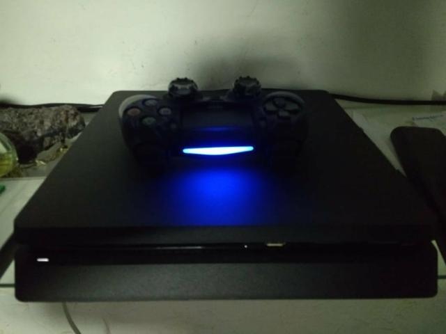 Playstation 4 1Tb Slim + 4 Jogos - Foto 3