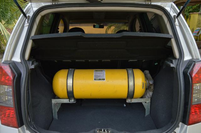 Fiat Idea 1.4 Flex/GNV em ótimo estado - Foto 15