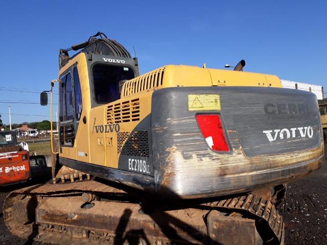 Escavadeira Volvo EC210 ano 2010 - Foto 2