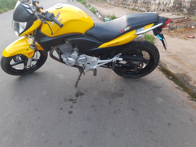 Vendo Moto Honda CB 300R 2012 bem conservada por apenas R$ 6.000,00 - Foto 6