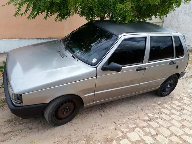 Vende-se Fiat uno 2002 com som de mala