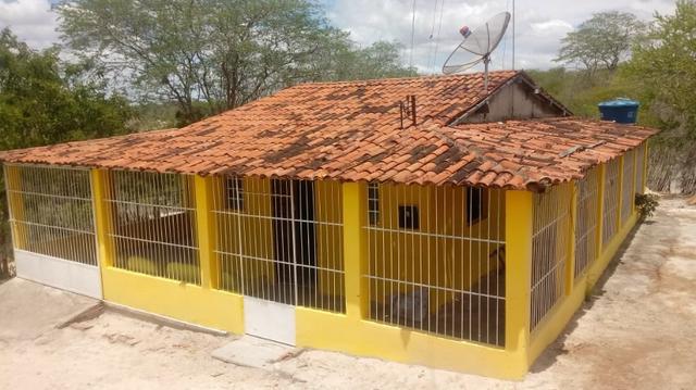Ótima propriedade de 2.5 hectares, com casa sede, em Avencas de Cima-PE
