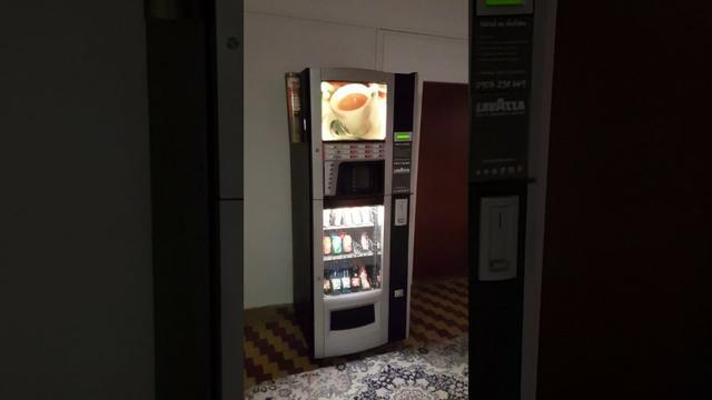 Maquina combinada de cafe,snacks,refri-Saeco