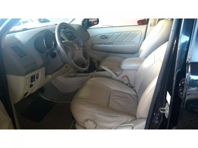 TOYOTA HILUX SW4 SRV D4-D 4X4 3.0 TDI DIES. AUT - Foto 11