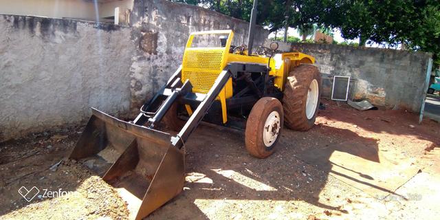 Vendo trator cbt 2100 com pá carregadeira, concha - Foto 3
