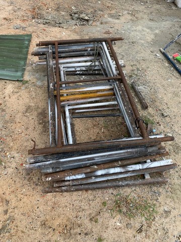 Andaimes e betoneiras e escoras metalicas - Foto 4