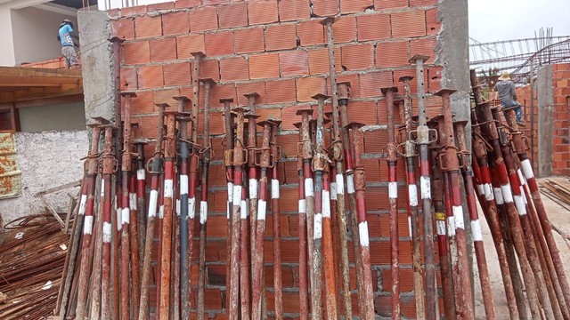 Andaimes e betoneiras e escoras metalicas - Foto 3