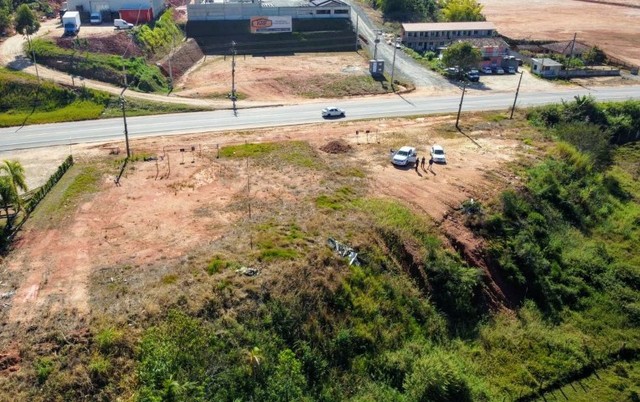 Terrenos em corredor comercial - Divisa de Canelinha com São João Batista