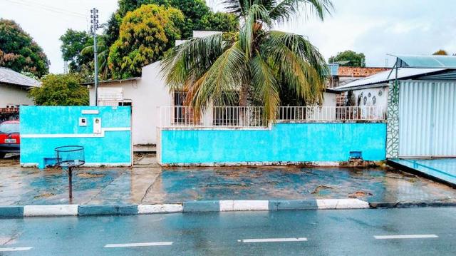 Vende-se casa bem localizada no Centro