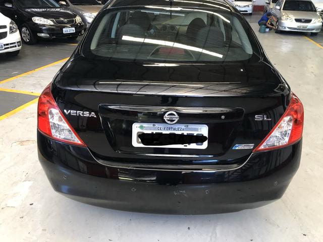 Nissan Versa SL 1.6 2014 - Foto 8