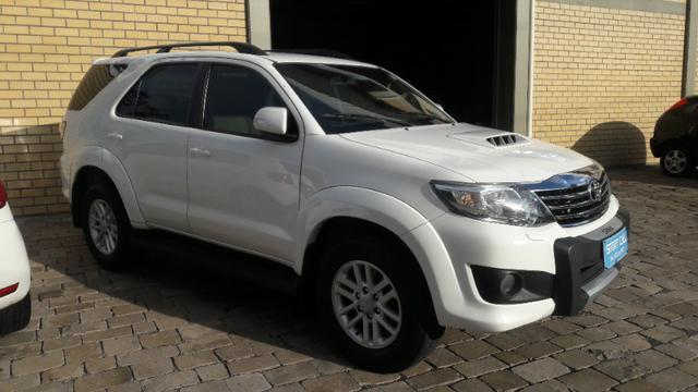 Toyota hilux sw4 srv 4x4 ano 2013 07 lugares aut valor: 130.000,00 - Foto 10