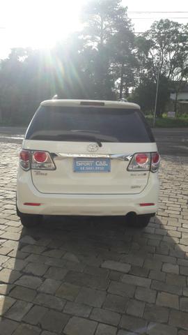 Toyota hilux sw4 srv 4x4 ano 2013 07 lugares aut valor: 130.000,00 - Foto 2