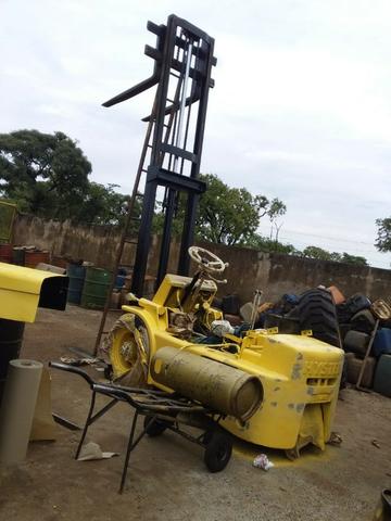 Empilhadeira Hyster HYE50 capacidade 2 toneladas GLP.