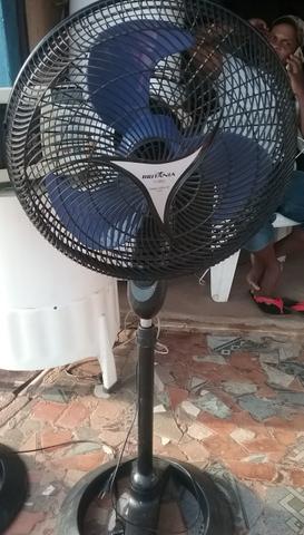 Vende-se ventilador mallory vender logo 100 reais - Foto 2