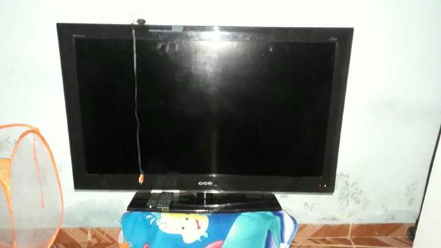 Combo TV cce 4o polegadas .dvd Sony e cds de diversos títulos por 780R$