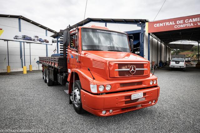 Mb L1620 6x2 com Carroceria de Madeira