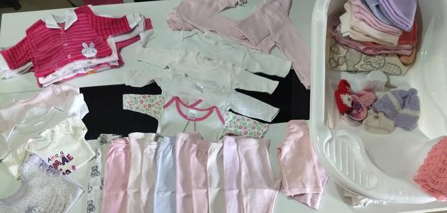 Lote bebê tam p (aceito cartão ? ENTREGO com TX)52 PEÇAS+ banheira nova - Foto 2