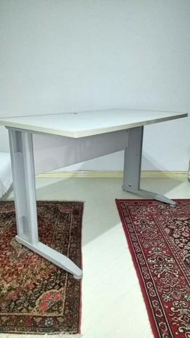 Mesa/Escrivaninha