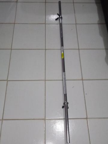 Vendo uma barra de supino de 1,50 cm (cromada)