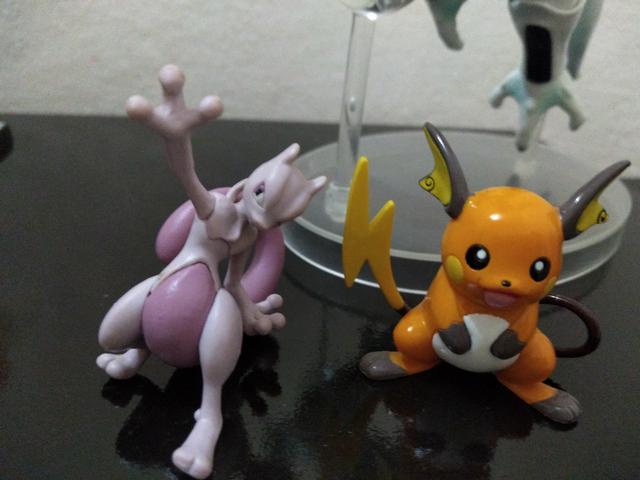 Mewtwo e Raichu Originais Takaratomy - Pronta Entrega