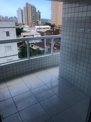 Apartamento perto do mar, excelente localização residencial, com 2 dorm e sacada - Foto 10