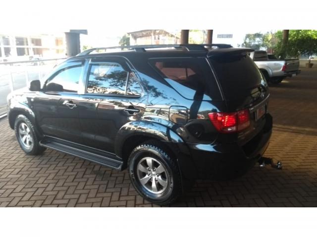 TOYOTA HILUX SW4 SRV D4-D 4X4 3.0 TDI DIES. AUT - Foto 15