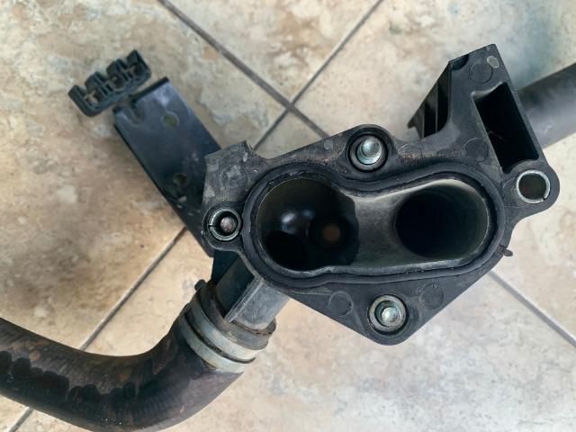 Flange da agua do cabeçote com mangueira ford new fiesta original - Foto 5