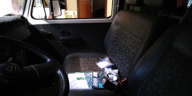 Vende se uma kombi