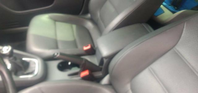Jetta 2.0 manual flex + teto solar - Foto 5