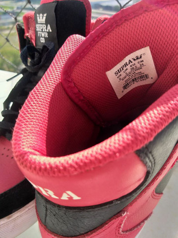 tenis supra cano alto