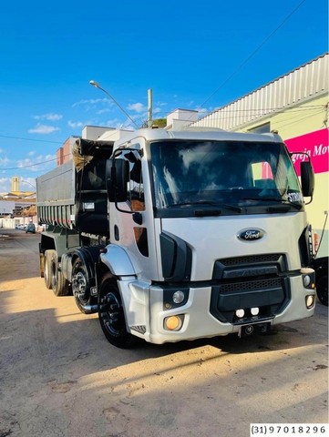 Caminhão Ford Cargo 2428 2012