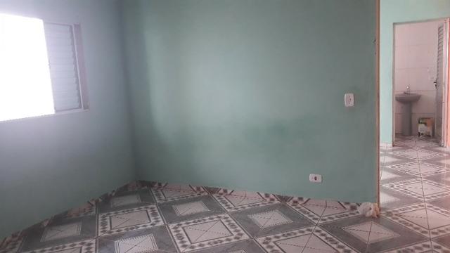 Aluga casa 2 cômodos no Jardim São Marcos p.f . Ônibus járd. São marco - Foto 6