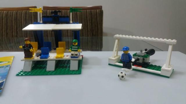 Lego 3413 e Lego 3403 - Arquibancada e gol futebol