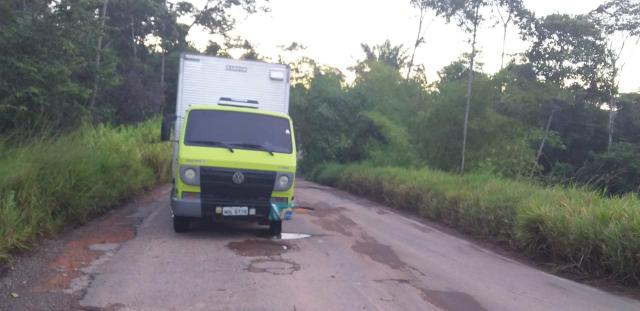 Caminhão baú - Foto 4