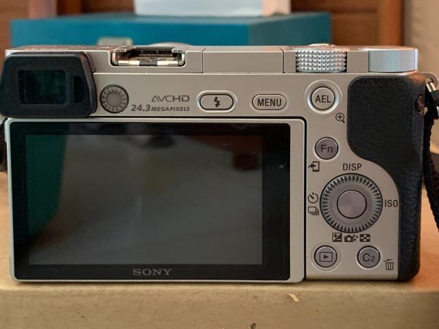 Câmera Mirrorless Sony alpha A6000 KIT 16-50MM 1 ano de uso