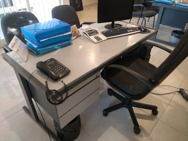 Vendo Conjunto de 4 mesas de aço e madeira