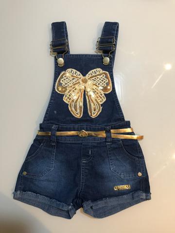 Roupas e calçados infantis