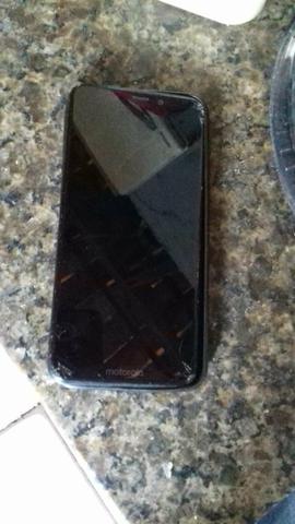 Vendo Motorola one baratinho só tá com alto Falante queimado e a tela trincada um pouco - Foto 2