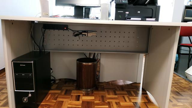 Mesa de escritório com gaveta Artesano - Foto 5