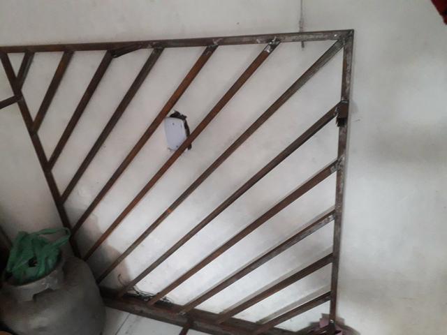 Vendo uma grade de casa para janela